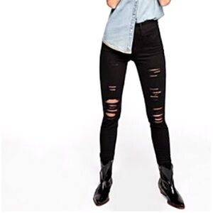Levi’s 721 High Rise Skinny Jeans- distressed
